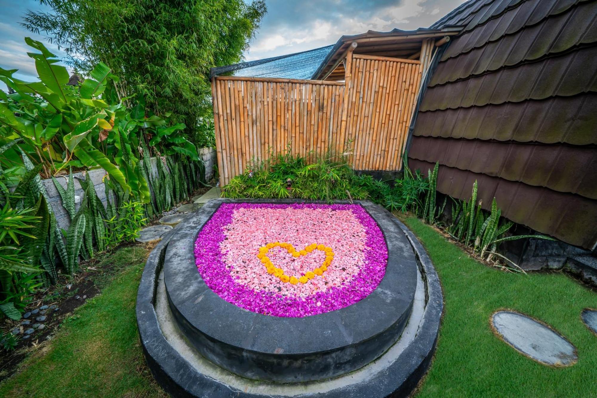 Tegal Bamboo Cottages & Private Hot Spring Baturaja (Bali) Exterior foto