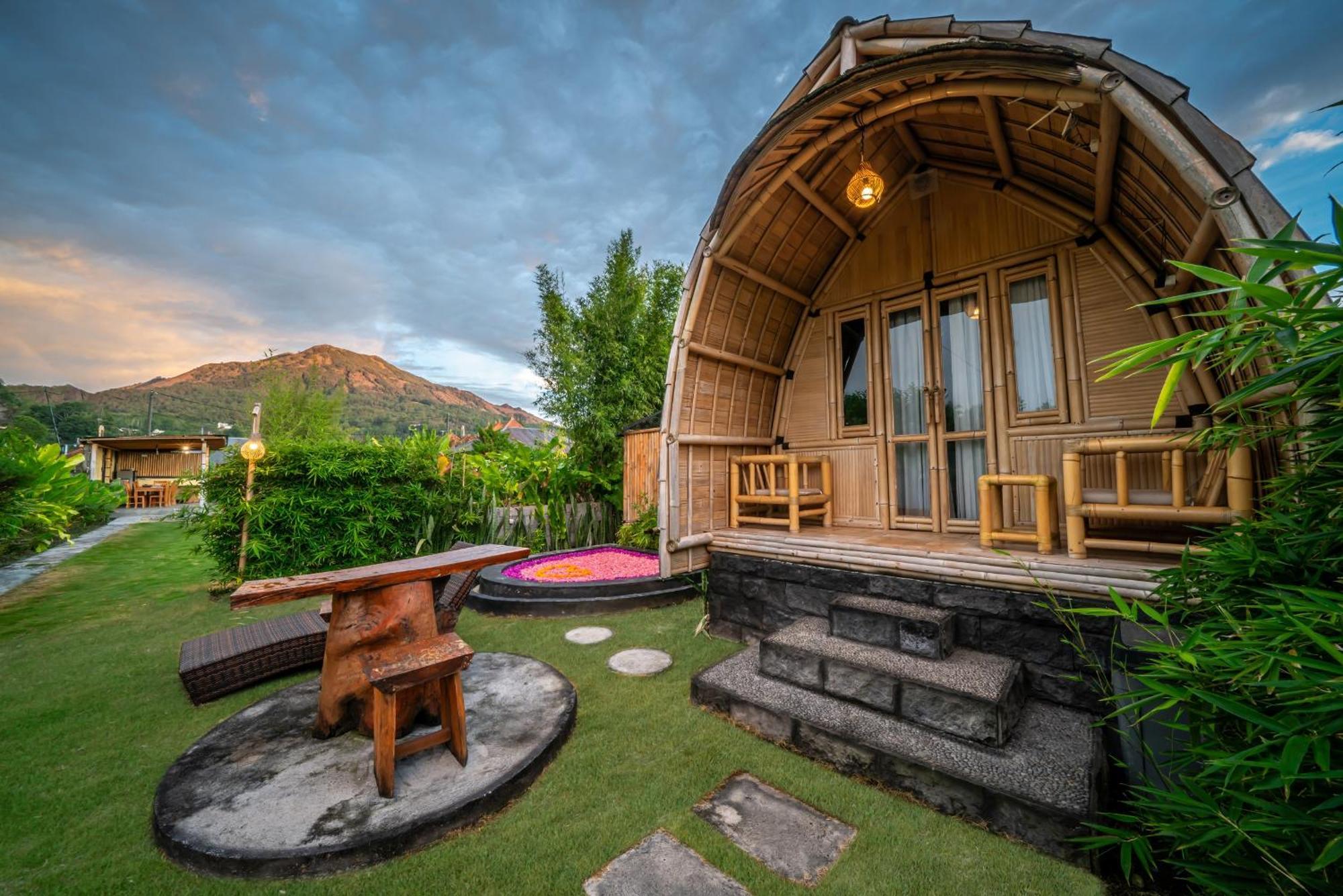 Tegal Bamboo Cottages & Private Hot Spring Baturaja (Bali) Exterior foto